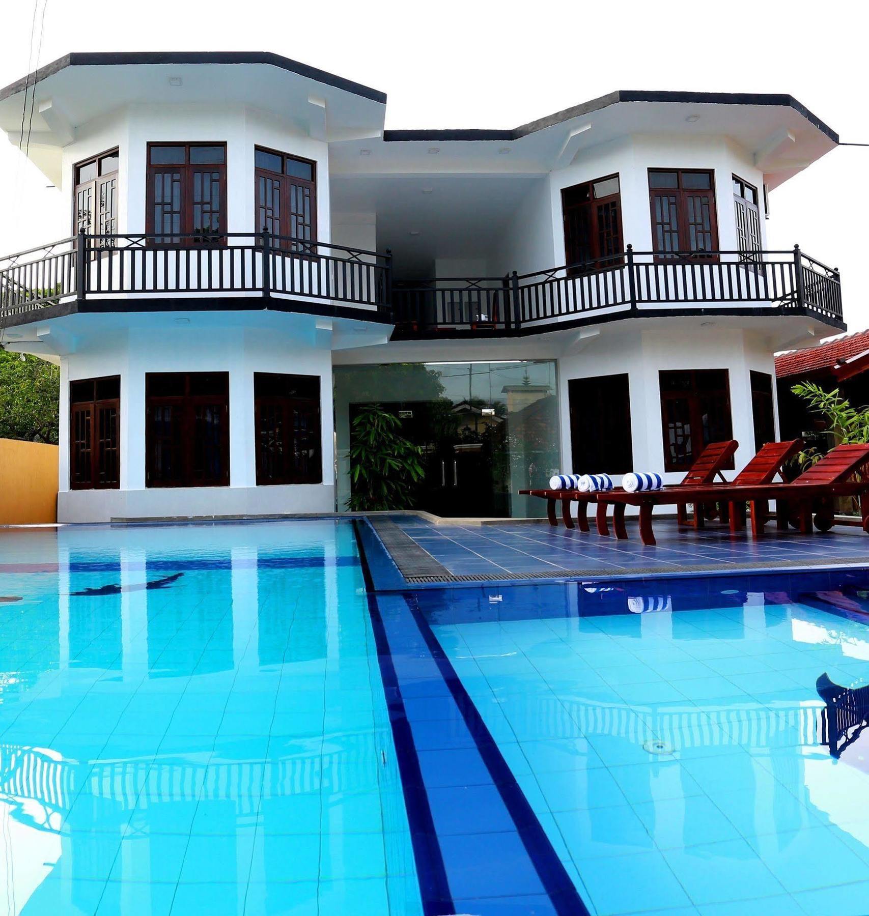 Ocean Glory Hotel Ettukala Екстериор снимка