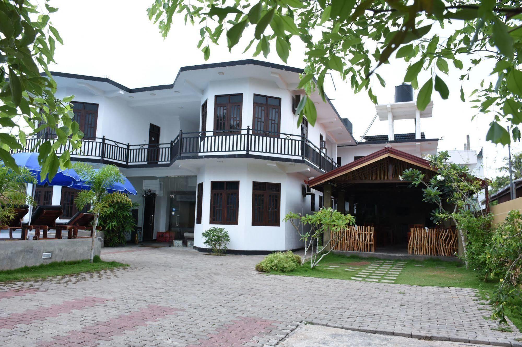Ocean Glory Hotel Ettukala Екстериор снимка