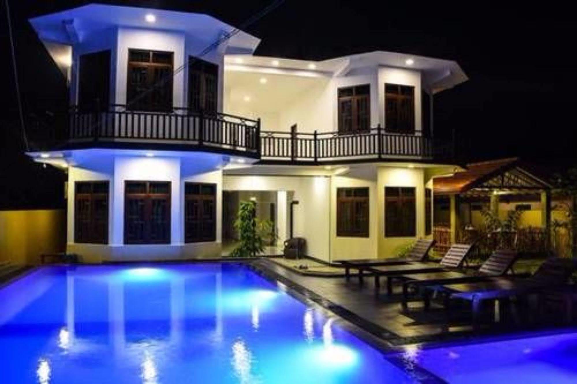 Ocean Glory Hotel Ettukala Екстериор снимка
