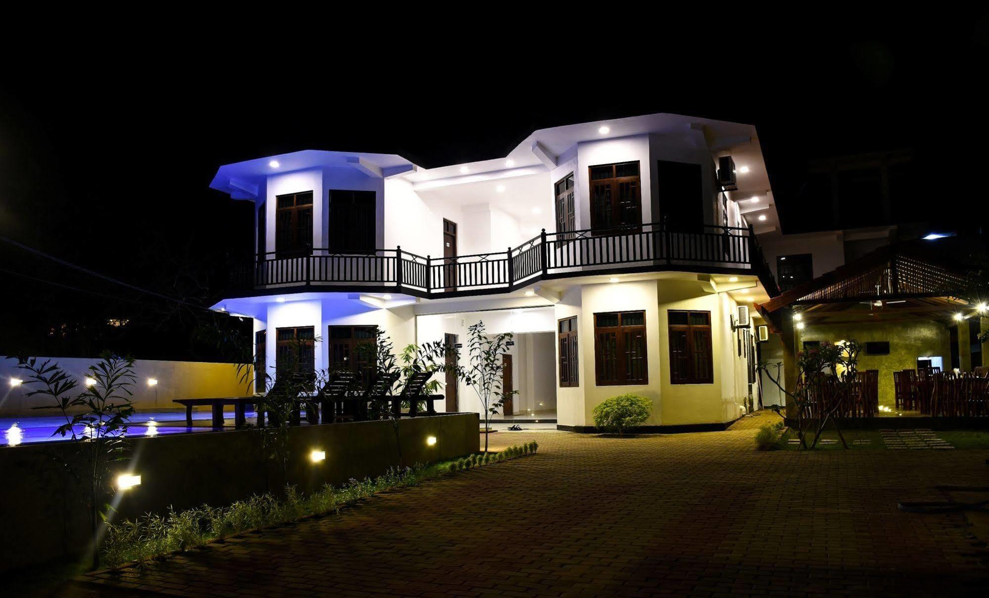 Ocean Glory Hotel Ettukala Екстериор снимка