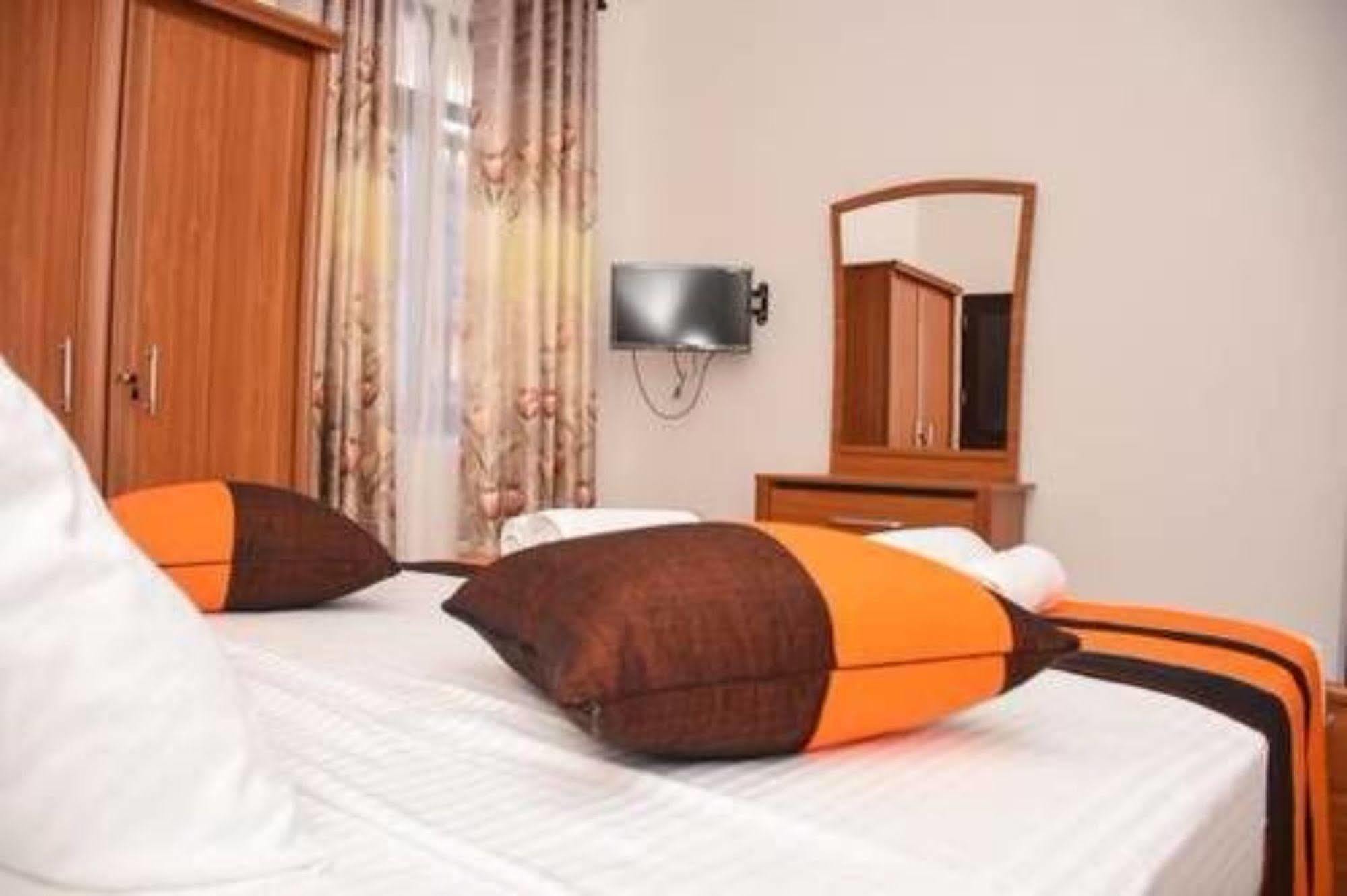 Ocean Glory Hotel Ettukala Екстериор снимка