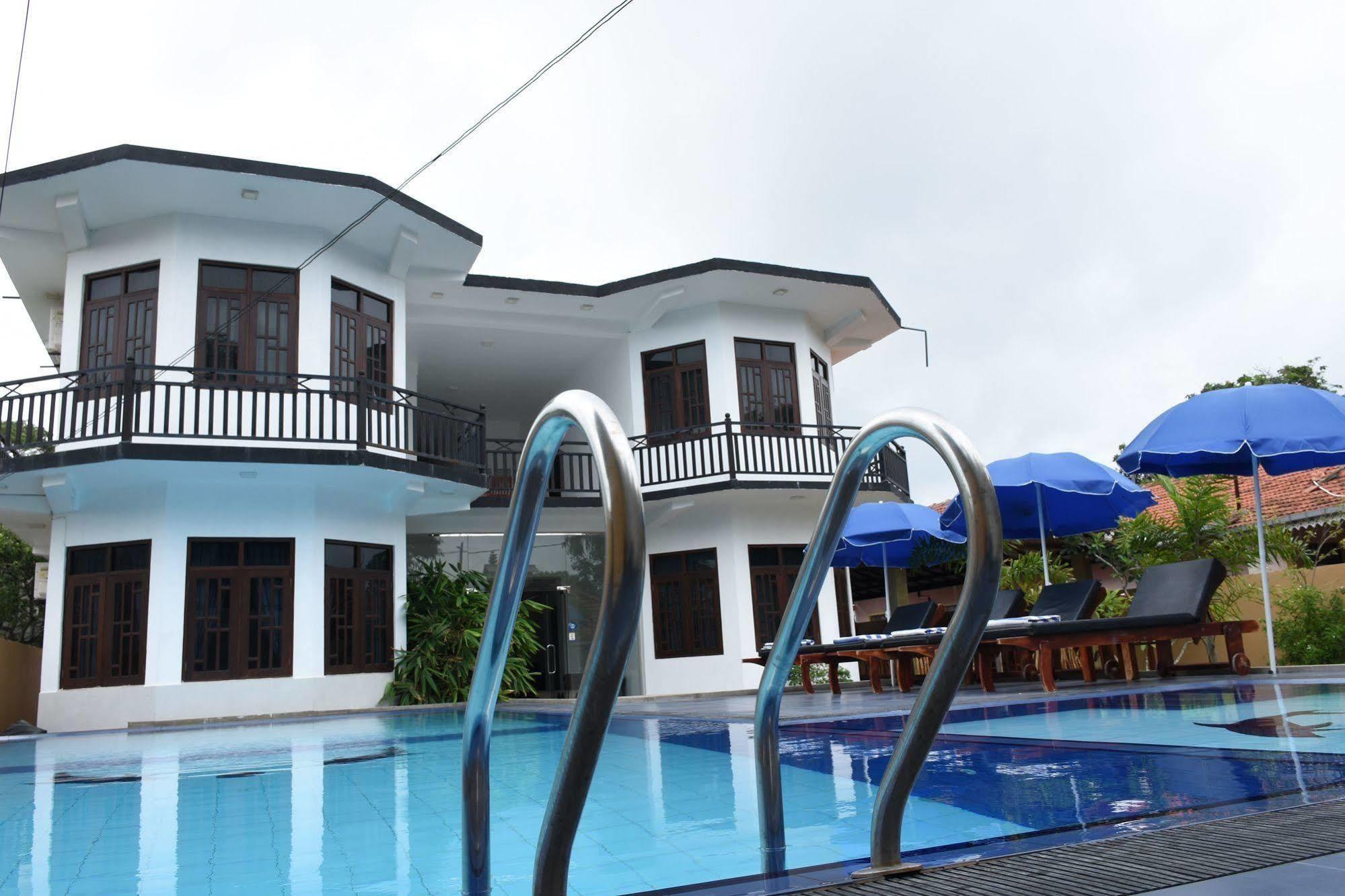 Ocean Glory Hotel Ettukala Екстериор снимка